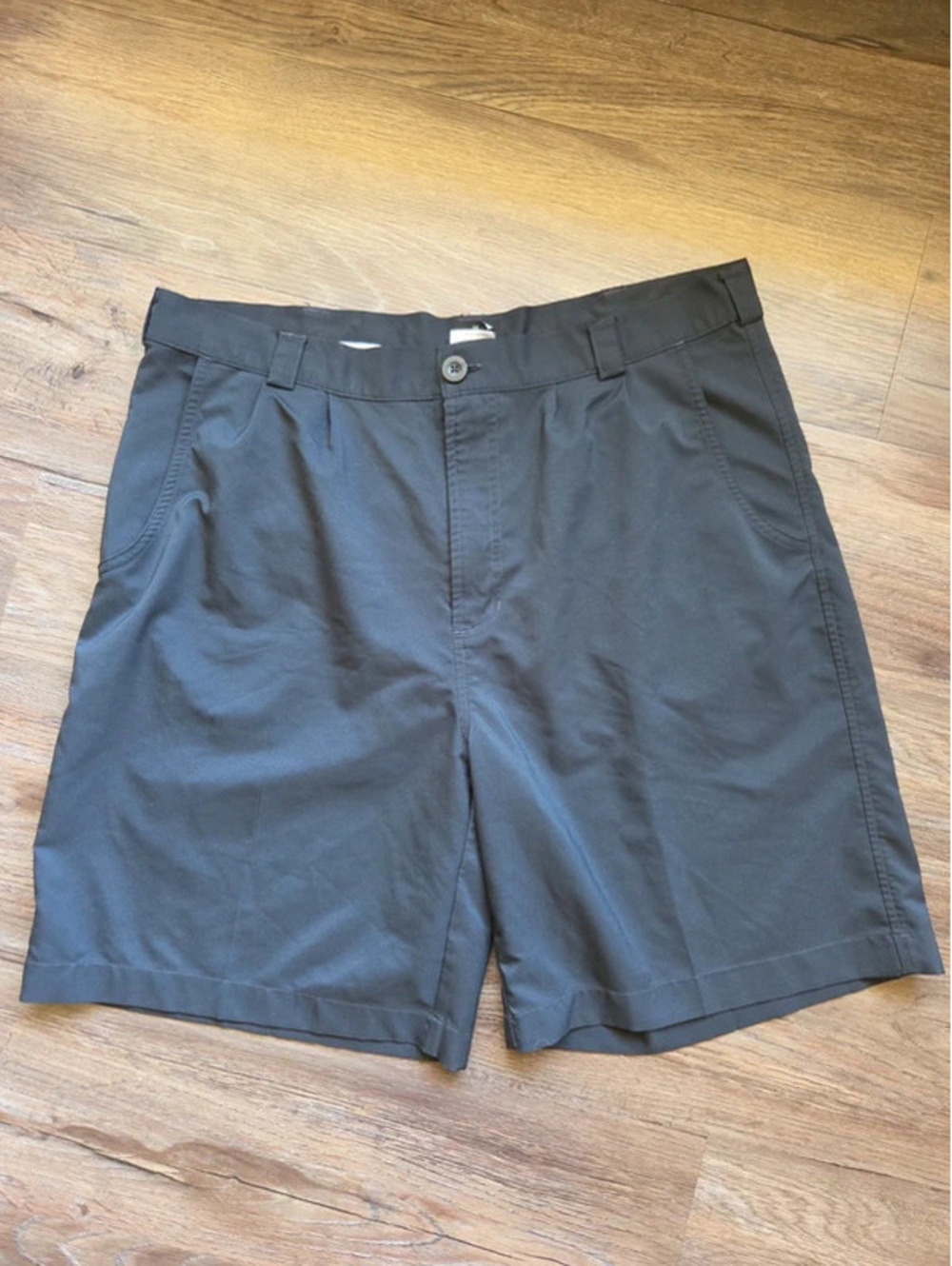 Under Armour black shorts size 38